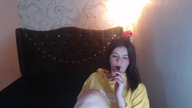 LiaHarryis online show from 5, 3, 2025