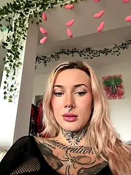 Snapshot of Stella-Kink chatting on 11, 10, 2025 Stella-Kink online show from 11, 10, 2025