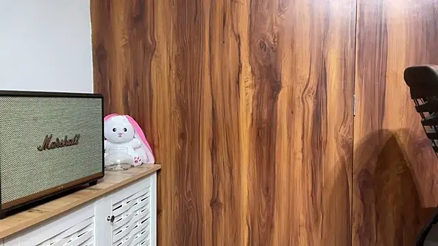 julie 08 online show from 10, 4, 2026