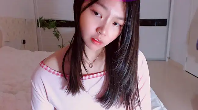 -Lucky Girl online show from 4, 3, 2025