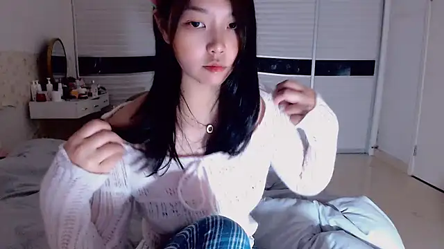 -Lucky Girl online show from 1, 10, 2025