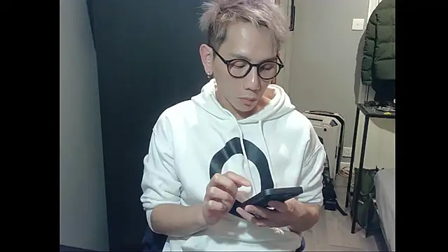Snapshot of UndreamtM chatting on 4, 2, 2026 UndreamtM online show from 4, 2, 2026