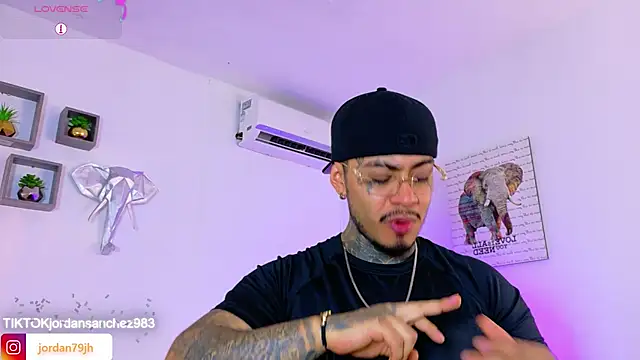 Snapshot of JordanSmiith_ chatting on 17, 4, 2026 JordanSmiith online show from 17, 4, 2026