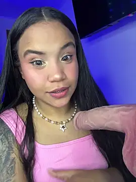 Snapshot of leila_22 chatting on 2, 2, 2026 leila 22 online show from 2, 2, 2026