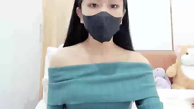 Snapshot of Lita-Julia chatting on 1, 1, 2025 Lita-Julia online show from 1, 1, 2025