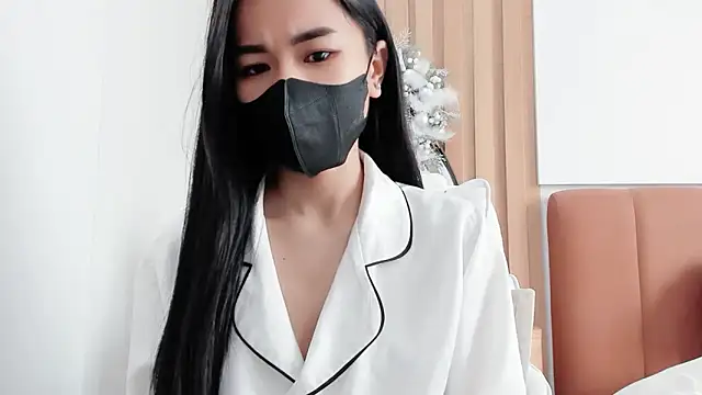 Snapshot of Lita-Julia chatting on 4, 1, 2025 Lita-Julia online show from 4, 1, 2025