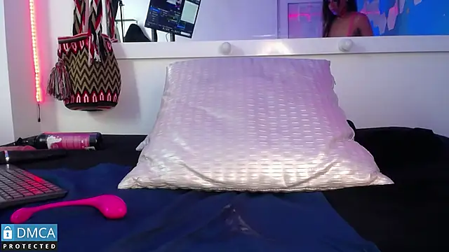 CarolRodriguez  online show from 25, 1, 2025