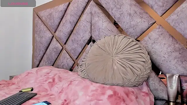 Jennalove  online show from 21, 1, 2025