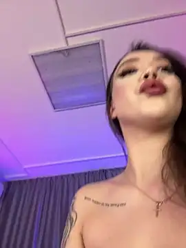 Snapshot of RollingGirls chatting on 18, 2, 2025 RollingGirls online show from 18, 2, 2025