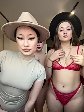 Snapshot of RollingGirls chatting on 23, 2, 2025 RollingGirls online show from 23, 2, 2025