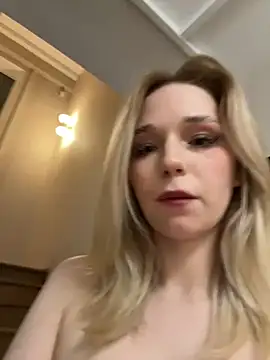 Snapshot of RollingGirls chatting on 27, 2, 2025 RollingGirls online show from 27, 2, 2025