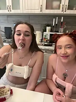 Snapshot of RollingGirls chatting on 4, 3, 2025 RollingGirls online show from 4, 3, 2025