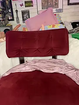 TrenaAnne online show from 26, 2, 2025