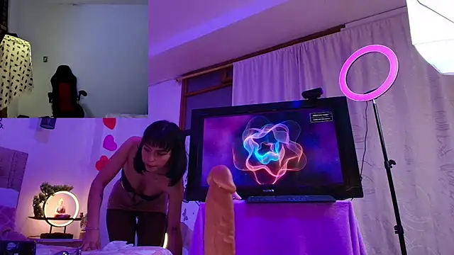 Snapshot of AnnieNasty chatting on 28, 2, 2025 AnnieNasty online show from 28, 2, 2025