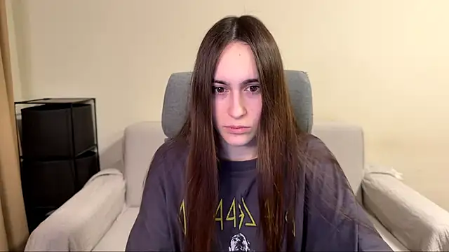 Snapshot of AliceKolltt chatting on 8, 4, 2026 AliceKolltt online show from 8, 4, 2026