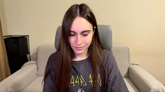 Snapshot of AliceKolltt chatting on 13, 4, 2026 AliceKolltt online show from 13, 4, 2026