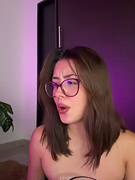 EmaSaenz online show from 28, 2, 2025