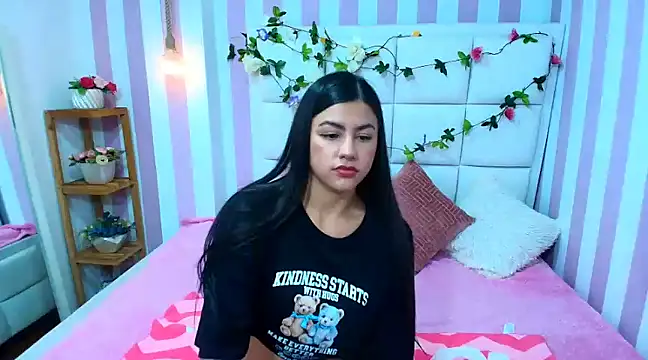 Snapshot of Kendall_Sophy chatting on 18, 3, 2025 Kendall Sophy online show from 18, 3, 2025