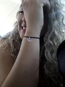 Sara smiiith211 online show from 18, 12, 2024