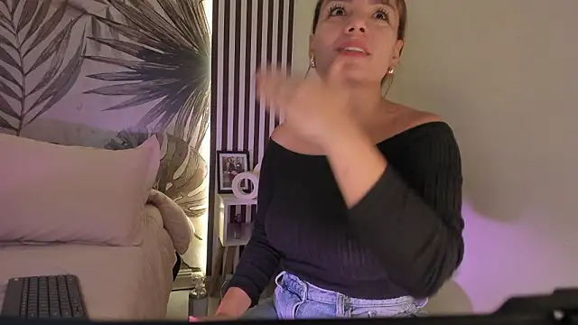 Samaantha-White online show from 5, 3, 2026