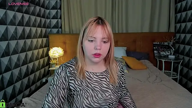 Stacy Luv online show from 15, 9, 2025