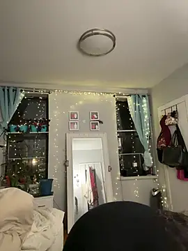 sylviahhh online show from 24, 3, 2026