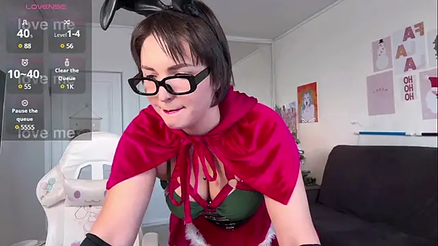 HoneySweetBee online show from 31, 12, 2024