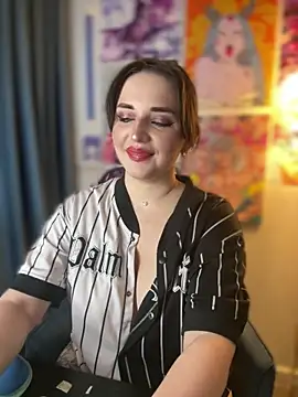 HoneySweetBee online show from 1, 3, 2026