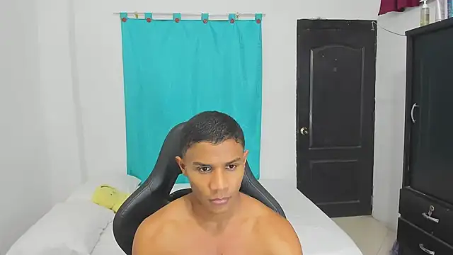 Snapshot of corzoethan chatting on 8, 9, 2025 corzoethan online show from 8, 9, 2025