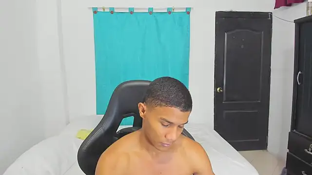 Snapshot of corzoethan chatting on 12, 9, 2025 corzoethan online show from 12, 9, 2025