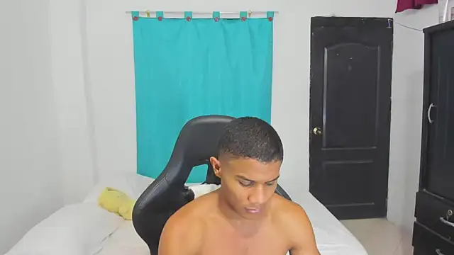 Snapshot of corzoethan chatting on 24, 9, 2025 corzoethan online show from 24, 9, 2025