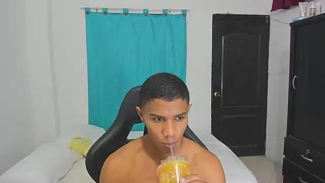 Snapshot of corzoethan chatting on 28, 9, 2025 corzoethan online show from 28, 9, 2025