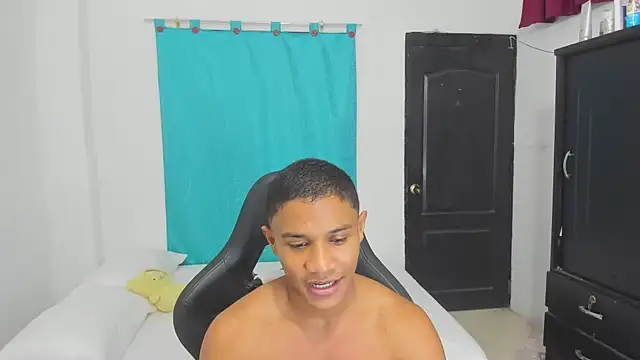 Snapshot of corzoethan chatting on 8, 10, 2025 corzoethan online show from 8, 10, 2025