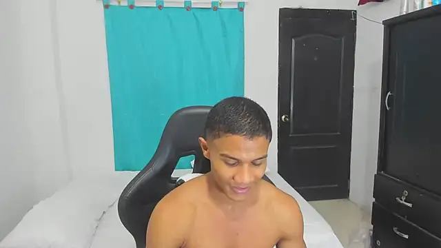 Snapshot of corzoethan chatting on 8, 10, 2025 corzoethan online show from 8, 10, 2025