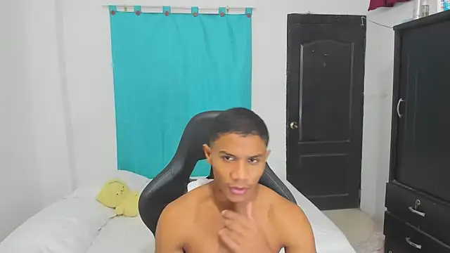 Snapshot of corzoethan chatting on 11, 10, 2025 corzoethan online show from 11, 10, 2025