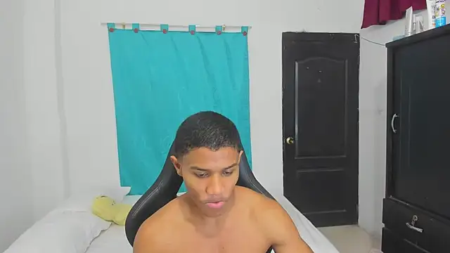 Snapshot of corzoethan chatting on 12, 10, 2025 corzoethan online show from 12, 10, 2025