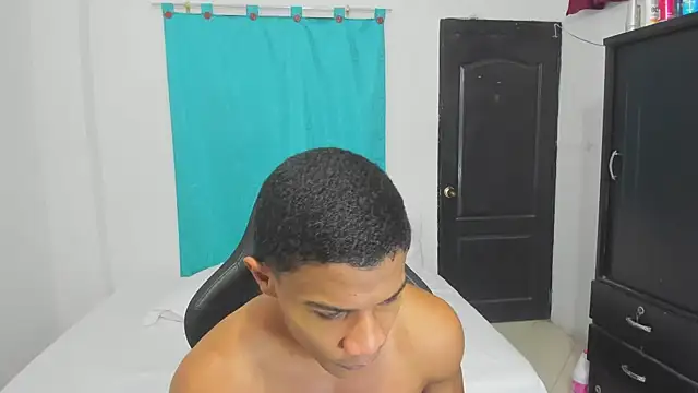 Snapshot of corzoethan chatting on 17, 10, 2025 corzoethan online show from 17, 10, 2025