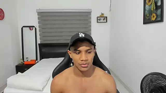 Snapshot of corzoethan chatting on 16, 11, 2025 corzoethan online show from 16, 11, 2025