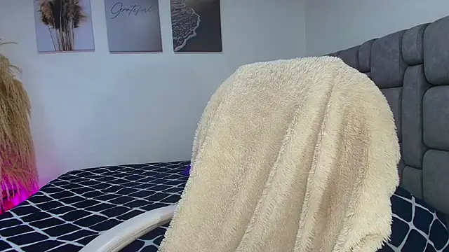 Snapshot of MariianaGomez chatting on 13, 5, 2026 MariianaGomez online show from 13, 5, 2026