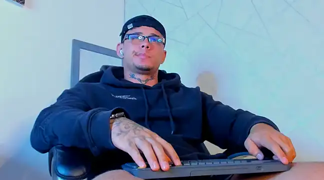 NoahhBrown online show from 12, 2, 2025