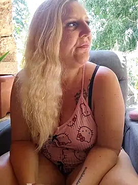 BecciDeluxe online show from 31, 5, 2026