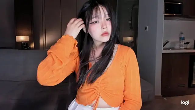 hee young11 online show from 10, 3, 2025