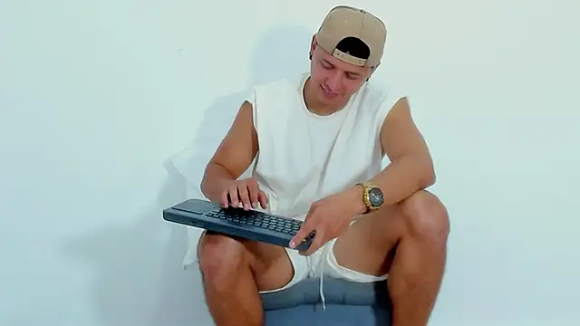 MITCHELL BURNS online show from 4, 1, 2025