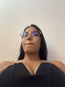 Snapshot of your_khloe chatting on 6, 5, 2026 your khloe online show from 6, 5, 2026