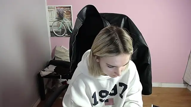 Snapshot of viktoria_lovely chatting on 8, 5, 2026 viktoria lovely online show from 8, 5, 2026