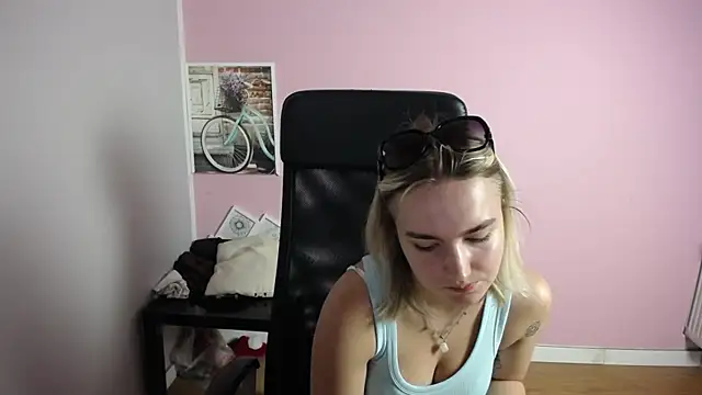 Snapshot of viktoria_lovely chatting on 26, 6, 2026 viktoria lovely online show from 26, 6, 2026