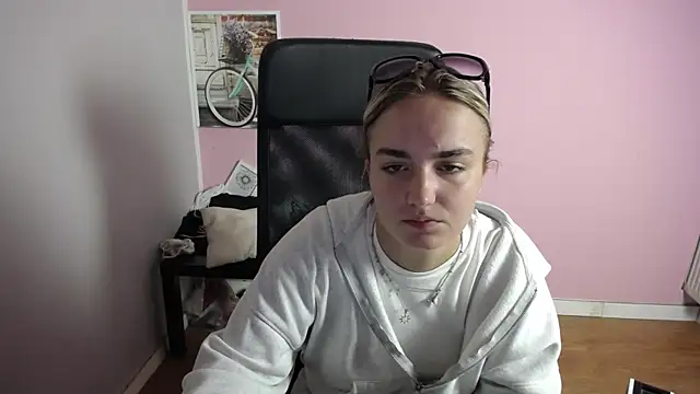 Snapshot of viktoria_lovely chatting on 21, 7, 2026 viktoria lovely online show from 21, 7, 2026