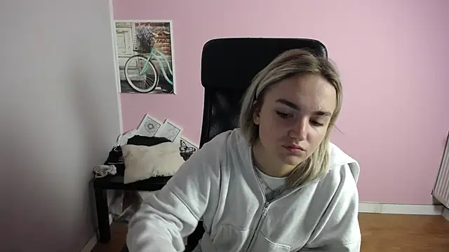 Snapshot of viktoria_lovely chatting on 23, 7, 2026 viktoria lovely online show from 23, 7, 2026