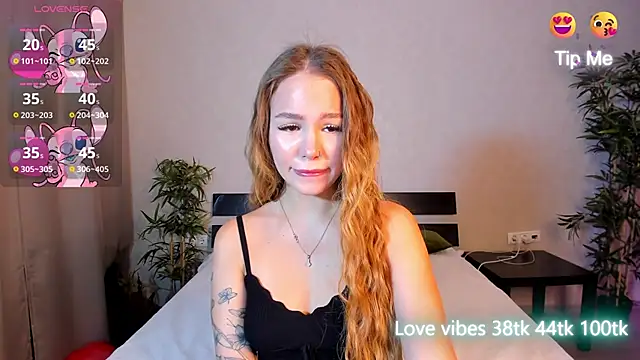 Snapshot of Tracy-Taylor chatting on 28, 2, 2025 Tracy-Taylor online show from 28, 2, 2025