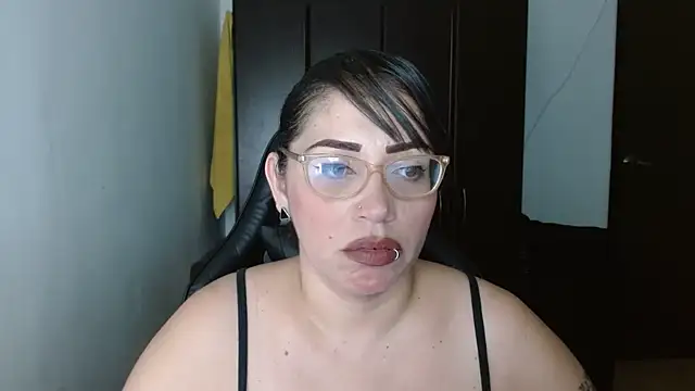 Snapshot of natashasmithe chatting on 6, 2, 2025 natashasmithe online show from 6, 2, 2025